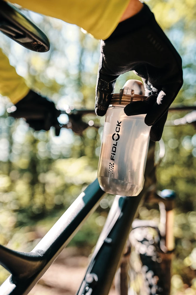 Fidlock TWIST Bottle 450 + Uni Base 4 Fidlock TWIST Bottle 450 + Uni Base – Image 4