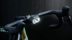 Supernova M99 DY Pro - Phare à Dynamo -Pas Cher Vélos Magasin Supernova M99 DY Pro V M99DYP MBLK 3