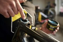 Dynamic Graisse Lubrifiante Universelle Premium 150g -Pas Cher Vélos Magasin bram berkien team jumbo visma dynamic bike care 2021 10